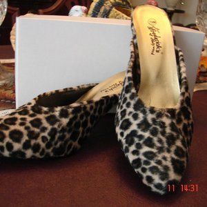 Fredericks of Hollywood Slide Heels Cheetah 2.5" heel faux fur 7.5 original box